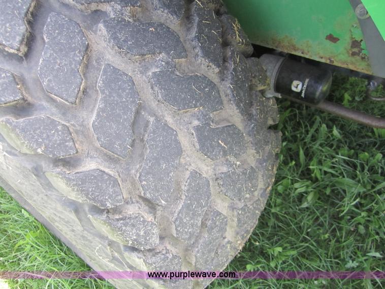 image for item BA9250 2003 John Deere 5220 tractor