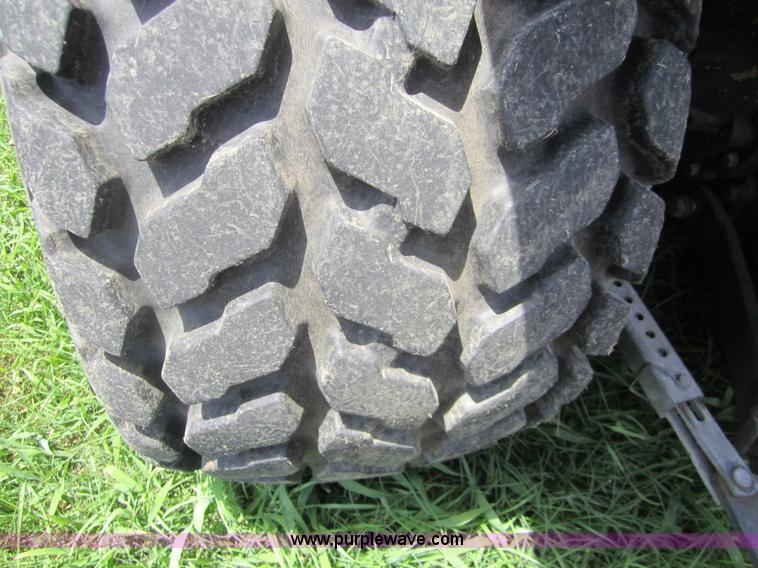 image for item BA9250 2003 John Deere 5220 tractor