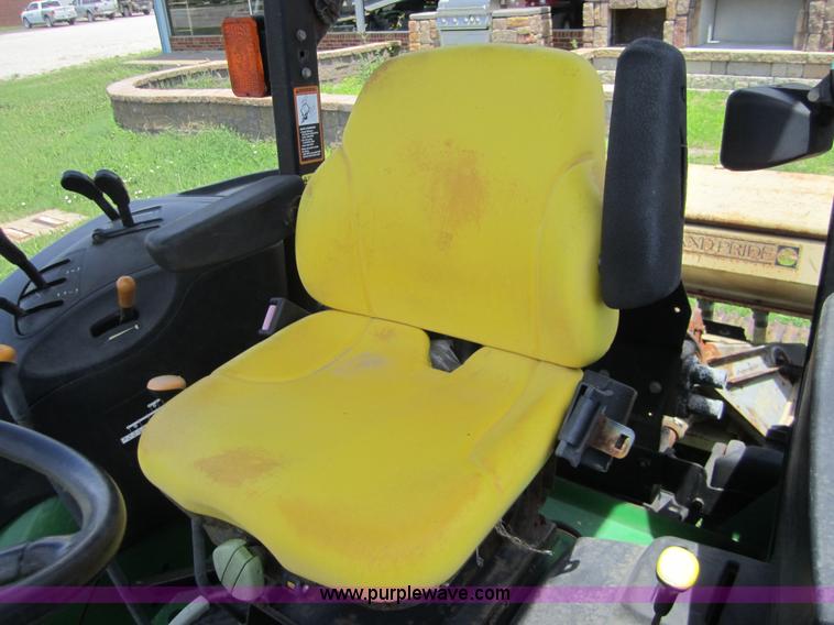 image for item BA9250 2003 John Deere 5220 tractor