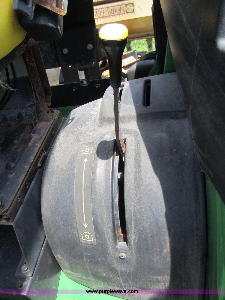 image for item BA9250 2003 John Deere 5220 tractor