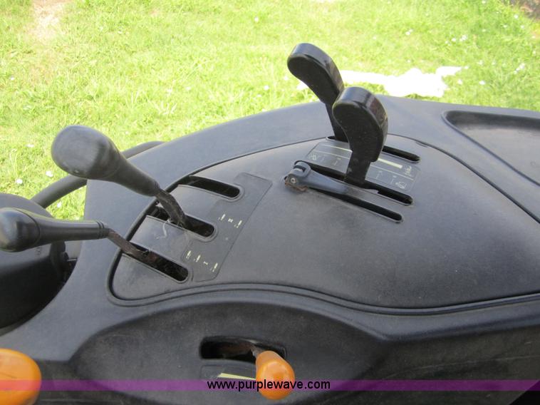 image for item BA9250 2003 John Deere 5220 tractor