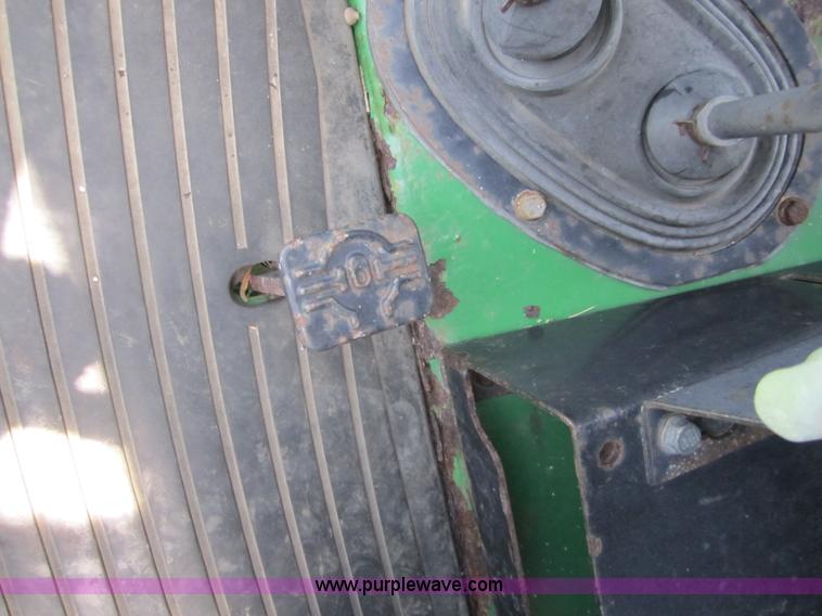 image for item BA9250 2003 John Deere 5220 tractor