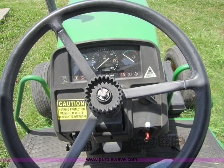 image for item BA9250 2003 John Deere 5220 tractor