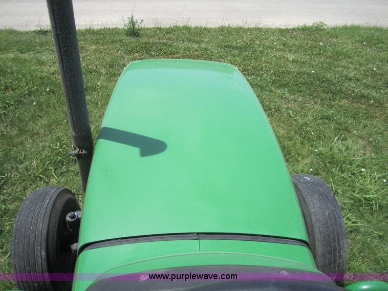 image for item BA9250 2003 John Deere 5220 tractor
