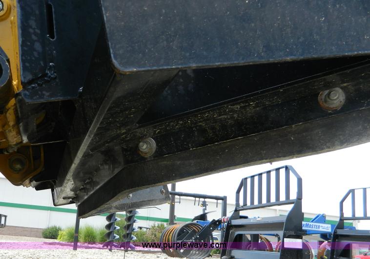 image for item BJ9071 John Deere MS72 material scraper