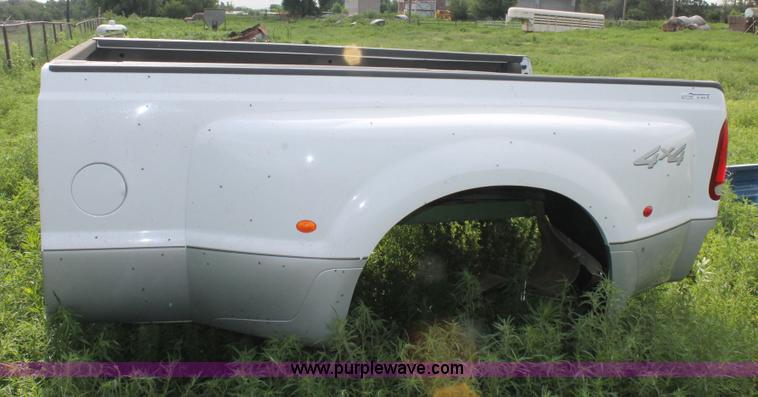 image for item BJ9498 Ford F350 pickup truck bed