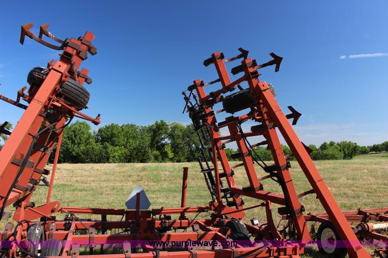image for item BR9449 Hesston 2210 field cultivator
