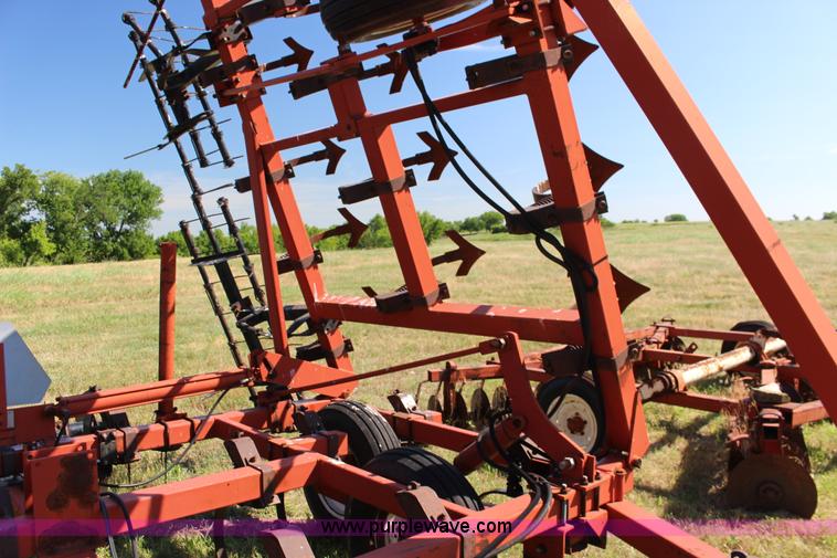image for item BR9449 Hesston 2210 field cultivator