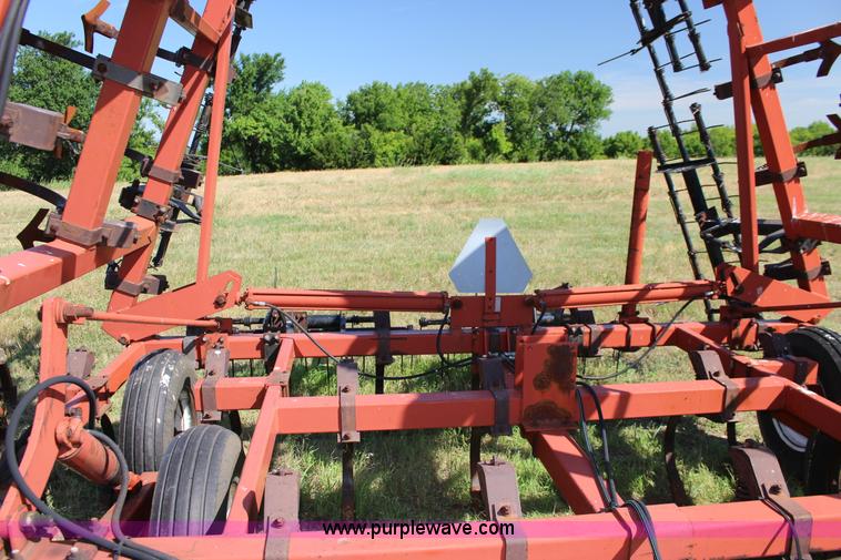 image for item BR9449 Hesston 2210 field cultivator