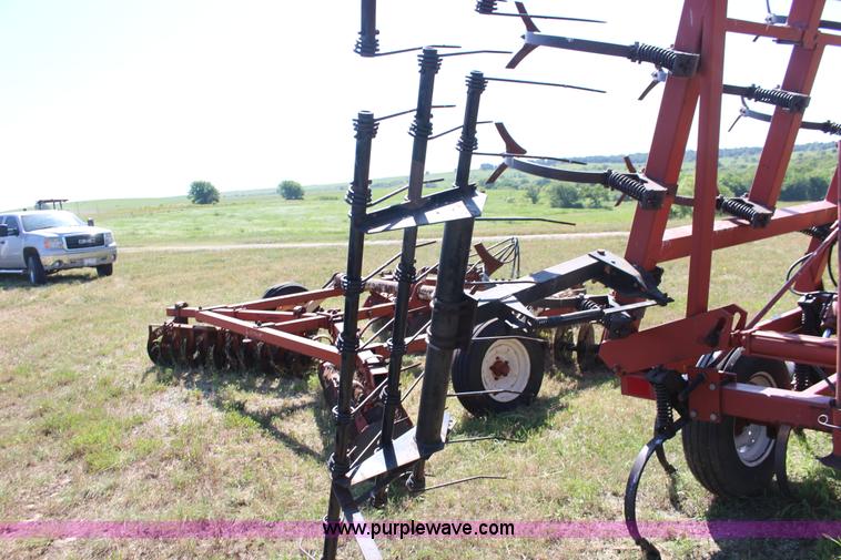 image for item BR9449 Hesston 2210 field cultivator