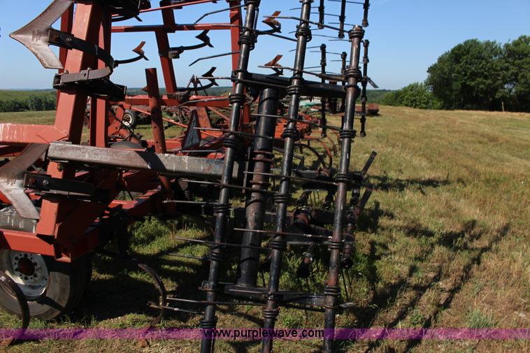image for item BR9449 Hesston 2210 field cultivator
