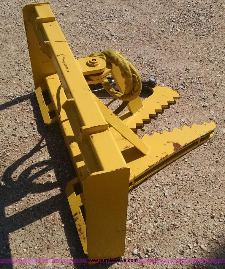 Post/tree puller in Newton, KS Item D1636 sold Purple Wave