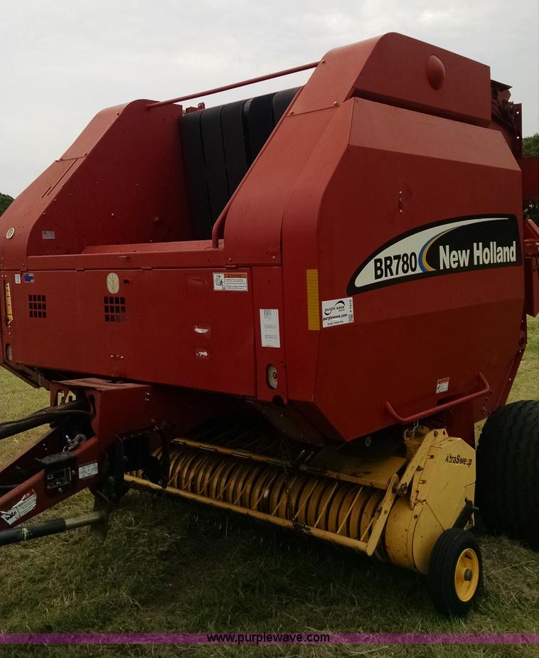 image for item F7915 2005 New Holland BR780 round baler