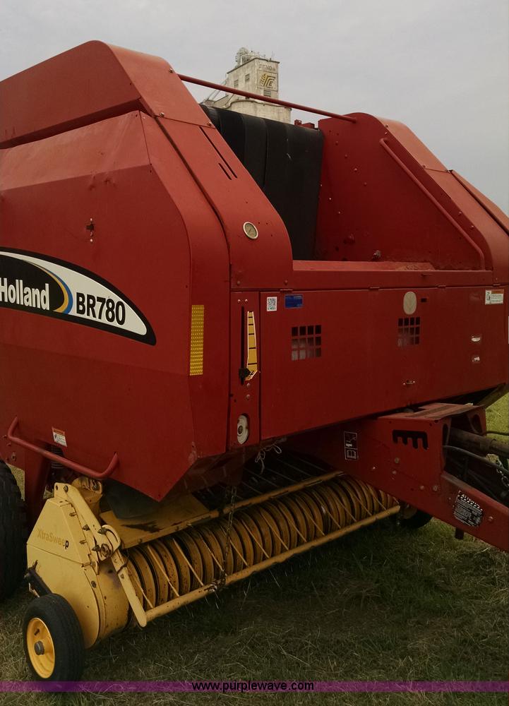 image for item F7915 2005 New Holland BR780 round baler