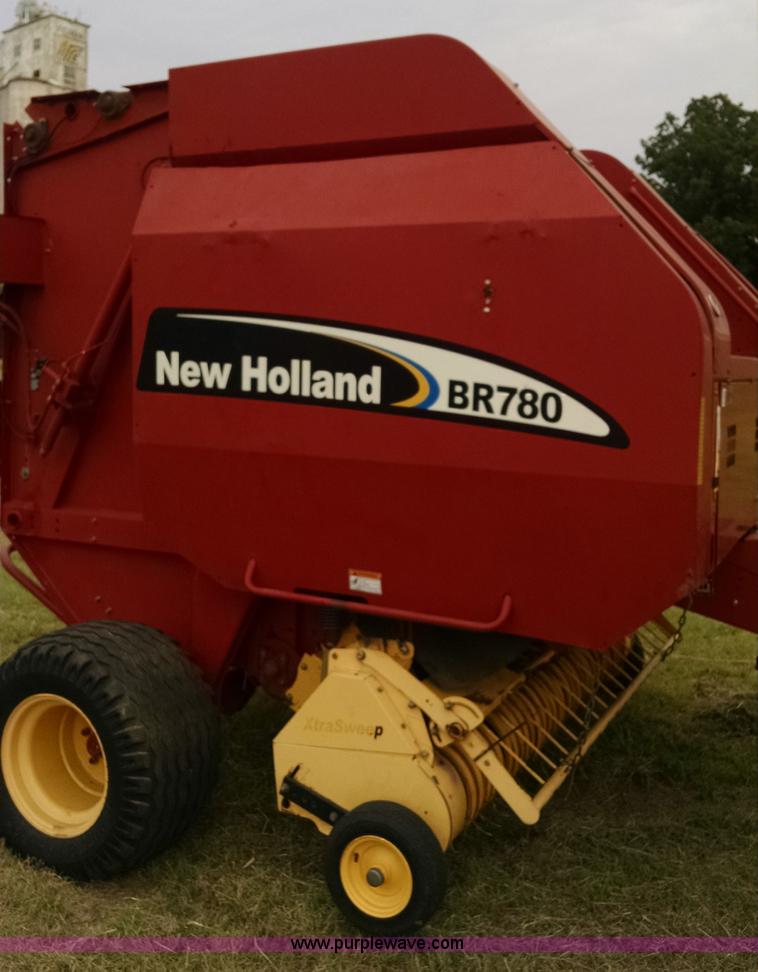 image for item F7915 2005 New Holland BR780 round baler