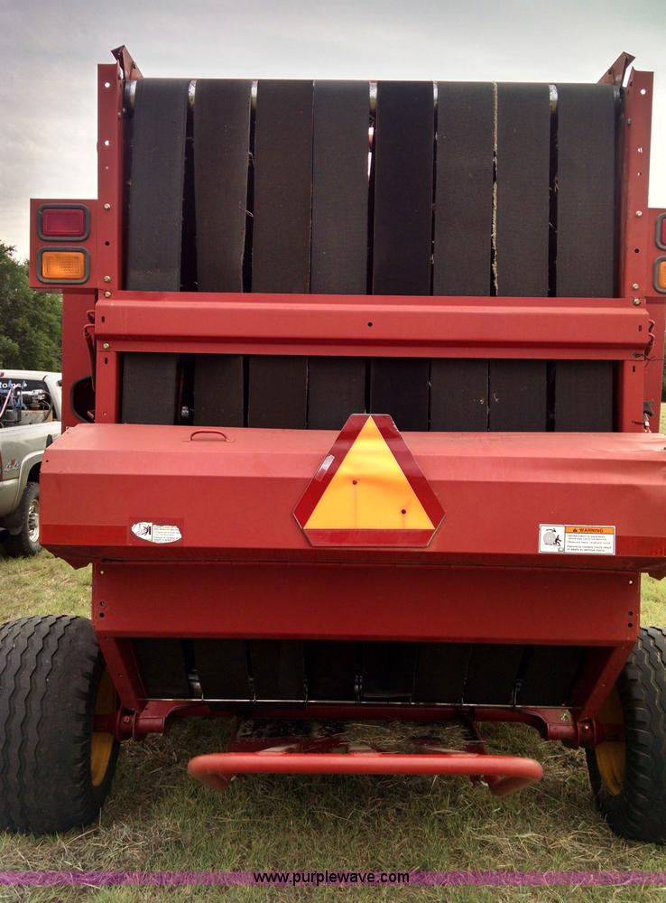 image for item F7915 2005 New Holland BR780 round baler
