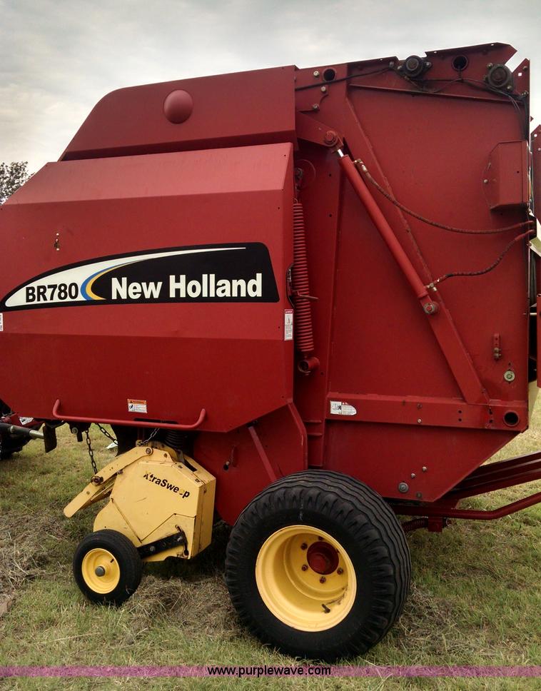 image for item F7915 2005 New Holland BR780 round baler