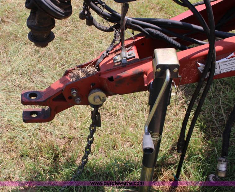 image for item F7915 2005 New Holland BR780 round baler