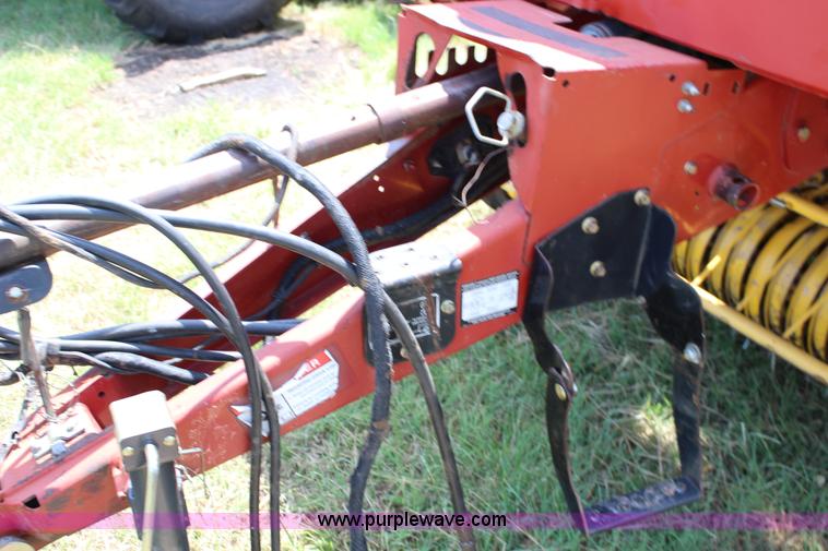 image for item F7915 2005 New Holland BR780 round baler