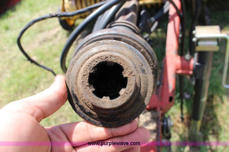 image for item F7915 2005 New Holland BR780 round baler