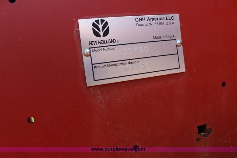 image for item F7915 2005 New Holland BR780 round baler