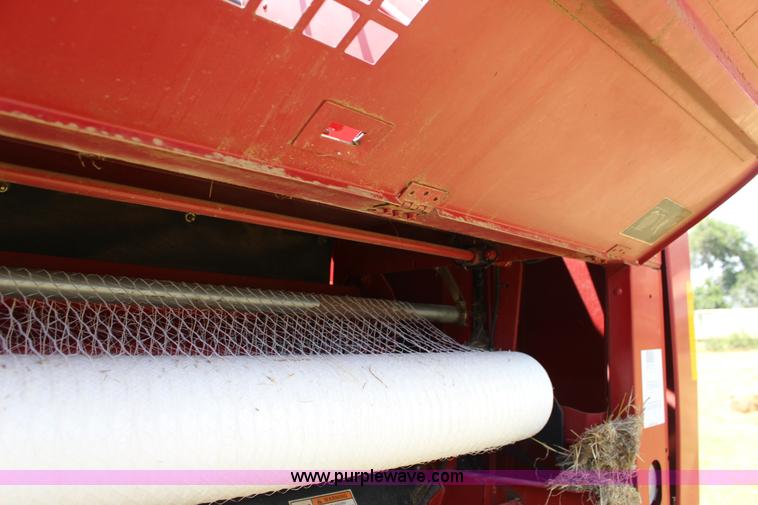 image for item F7915 2005 New Holland BR780 round baler