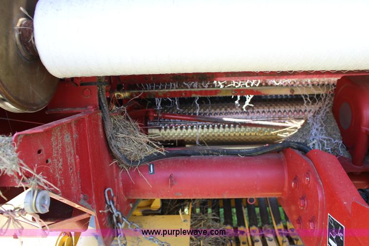 image for item F7915 2005 New Holland BR780 round baler