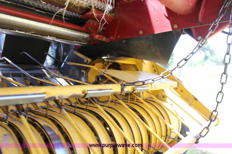 image for item F7915 2005 New Holland BR780 round baler