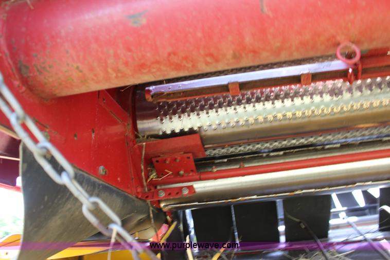 image for item F7915 2005 New Holland BR780 round baler