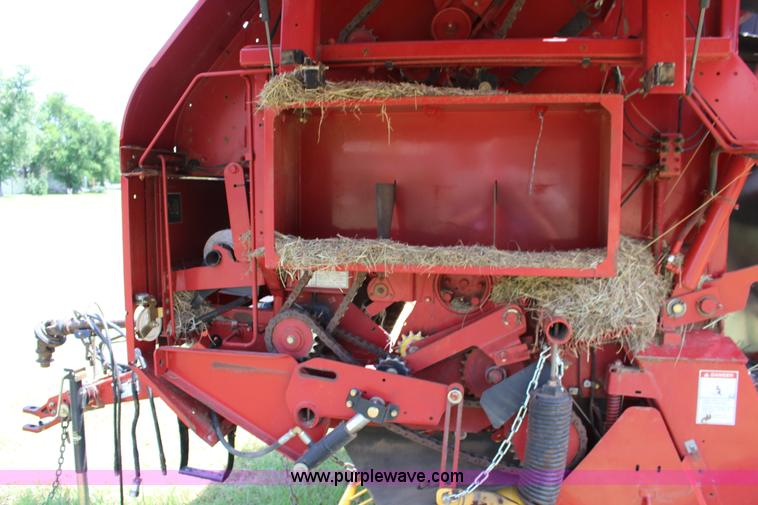 image for item F7915 2005 New Holland BR780 round baler