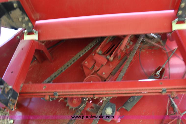 image for item F7915 2005 New Holland BR780 round baler