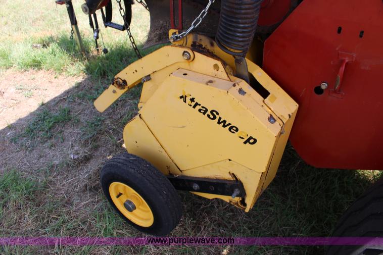 image for item F7915 2005 New Holland BR780 round baler