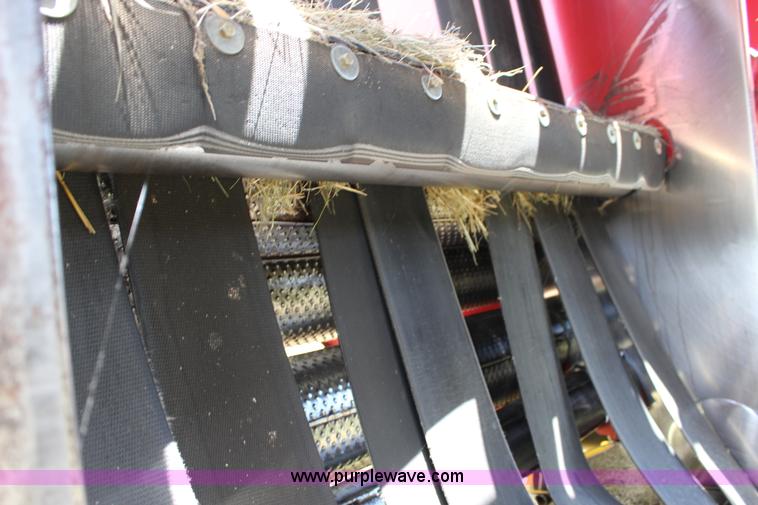 image for item F7915 2005 New Holland BR780 round baler