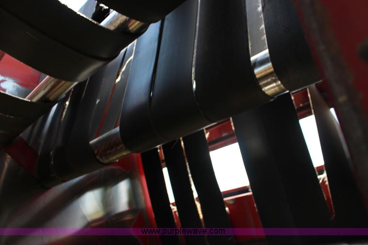 image for item F7915 2005 New Holland BR780 round baler