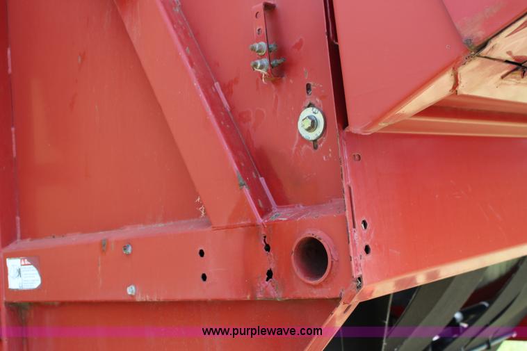 image for item F7915 2005 New Holland BR780 round baler