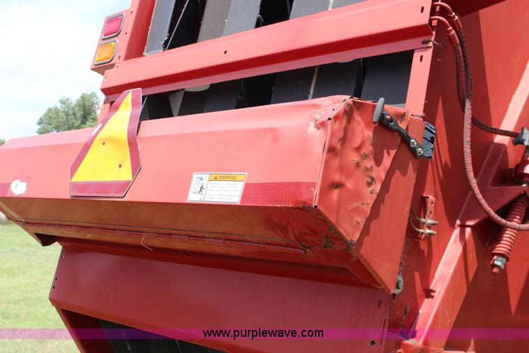 image for item F7915 2005 New Holland BR780 round baler