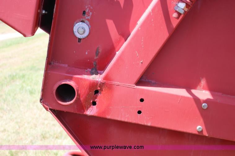 image for item F7915 2005 New Holland BR780 round baler