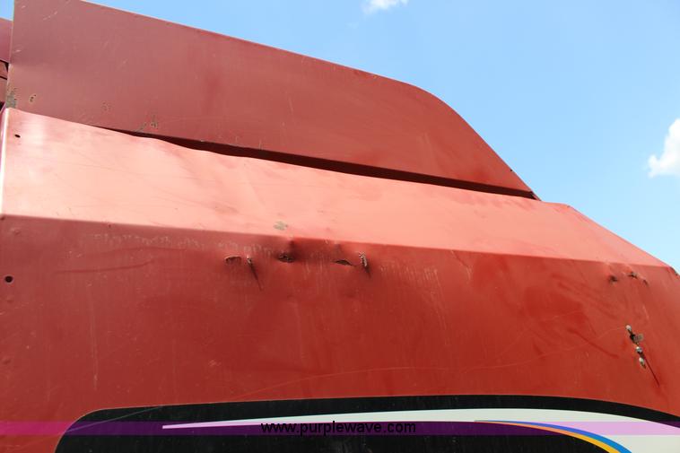 image for item F7915 2005 New Holland BR780 round baler