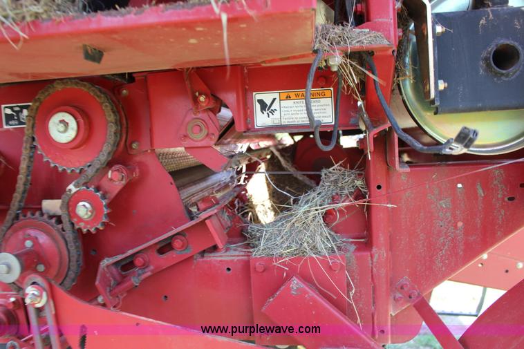 image for item F7915 2005 New Holland BR780 round baler