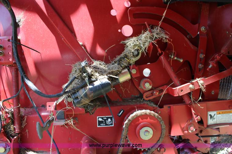 image for item F7915 2005 New Holland BR780 round baler