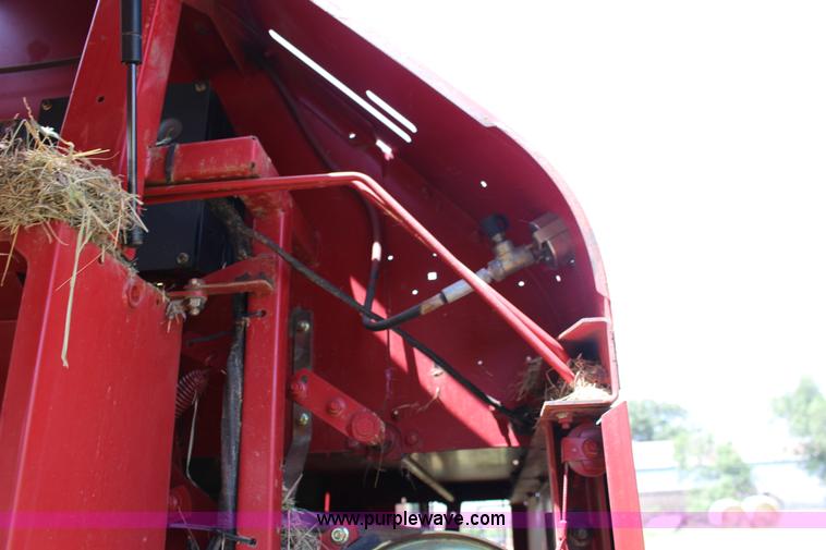 image for item F7915 2005 New Holland BR780 round baler