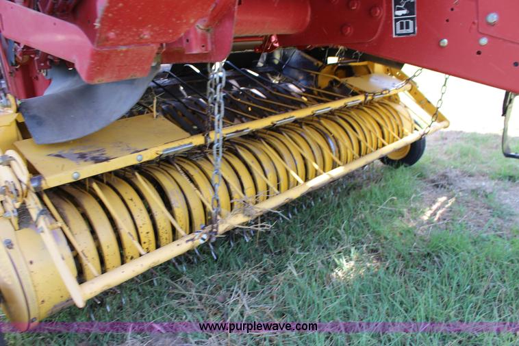 image for item F7915 2005 New Holland BR780 round baler