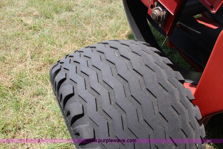 image for item F7915 2005 New Holland BR780 round baler