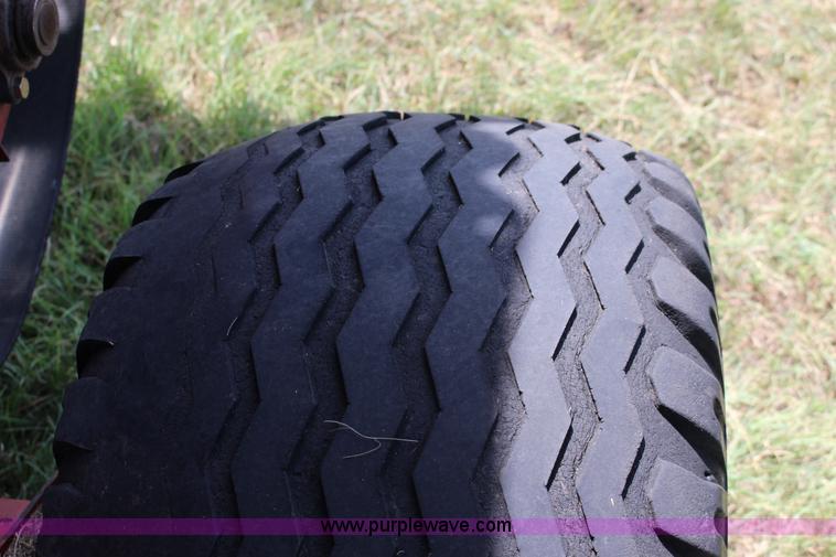 image for item F7915 2005 New Holland BR780 round baler