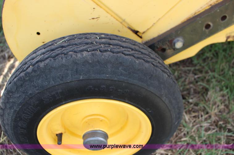 image for item F7915 2005 New Holland BR780 round baler