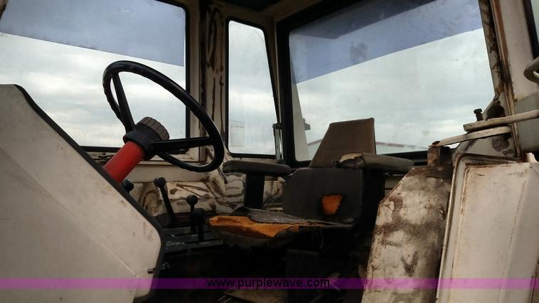 image for item F7942 Case 1270 Agri King tractor