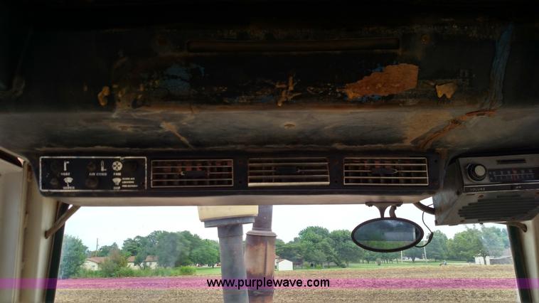 image for item F7942 Case 1270 Agri King tractor