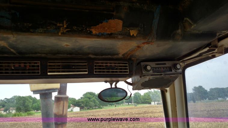 image for item F7942 Case 1270 Agri King tractor