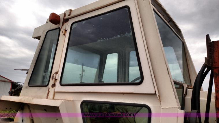 image for item F7942 Case 1270 Agri King tractor