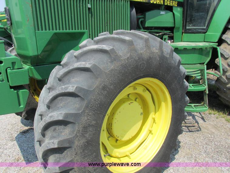 image for item H3269 1994 John Deere 4960 MFWD tractor